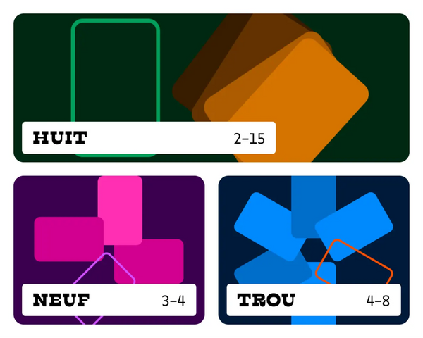 3 boites de jeux. Chaque boite est une composition conceptuelle de cartes à jouer colorées.